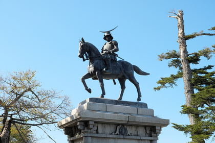 馬に乗って参上